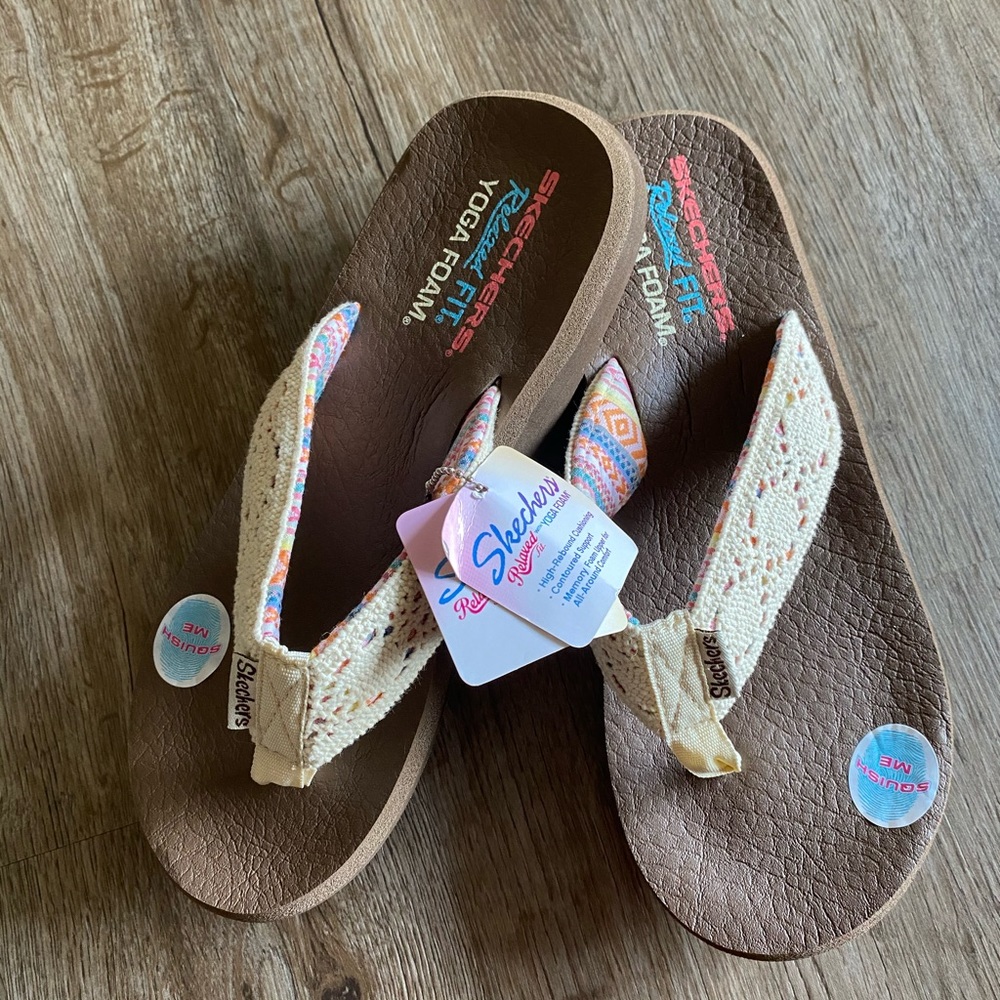 Skechers Yoga Foam Flip Flops size 9